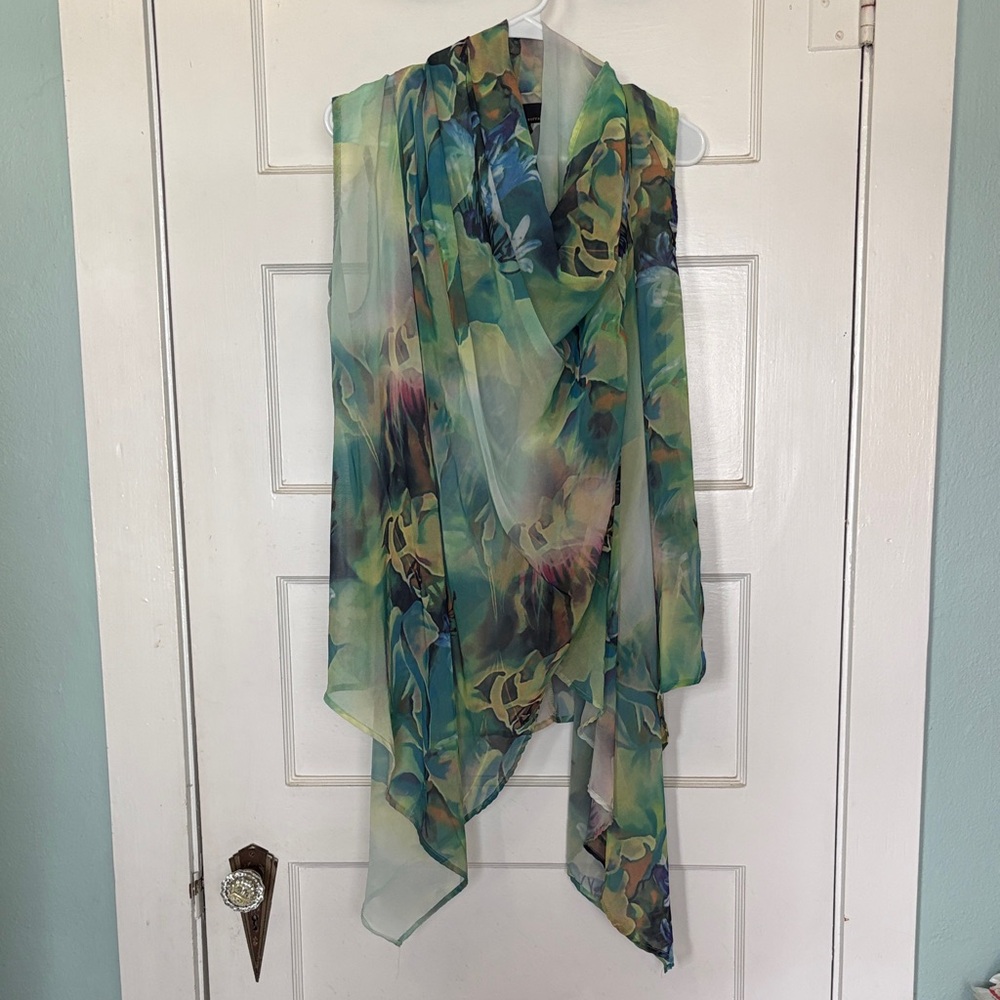 Jeans by Buffalo Sheer Floral Green-Blue Draped Scarf/Shawl/Kimono Size M
